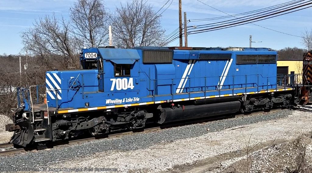 WE 7004 now leads the train out of the siding.
